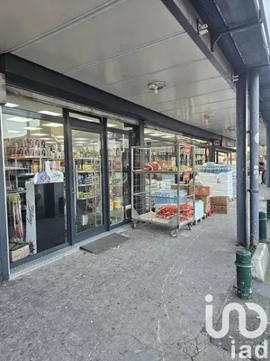 Immeuble à Mantes-la-Ville (78711)