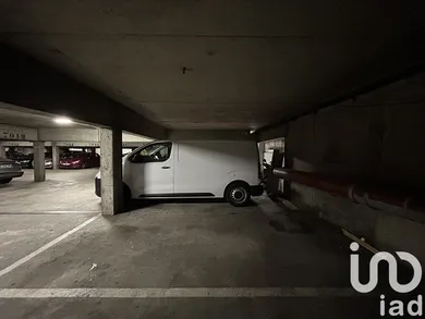 Parking à Paris (75011)