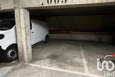 Parking à Paris (75011)