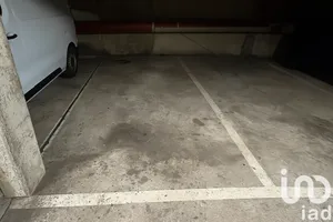 Parking à Paris (75011)