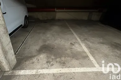 Parking à Paris (75011)