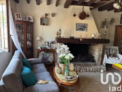 Traditional house in Pamfou (77830)