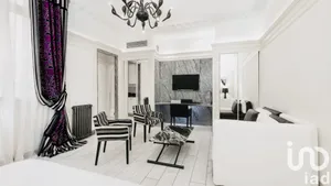 Apartment at Paris (75008)
