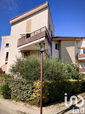 Apartment in L'Isle-sur-la-Sorgue (84800)