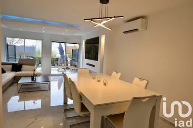 Architectural house at Osny (95520)