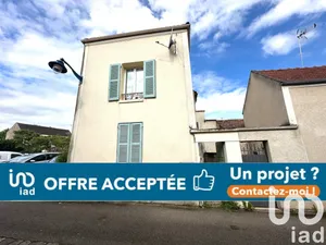 Building at Mantes-la-Jolie (78200)