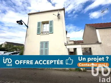 Building at Mantes-la-Jolie (78200)