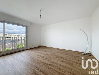 Apartment in Bordeaux (33800)