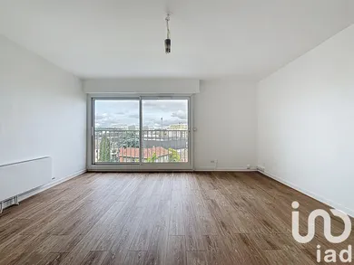Apartment in Bordeaux (33800)