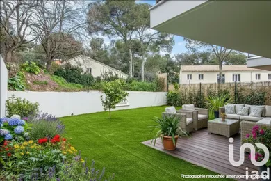 Apartment at Saint-Raphaël (83530)