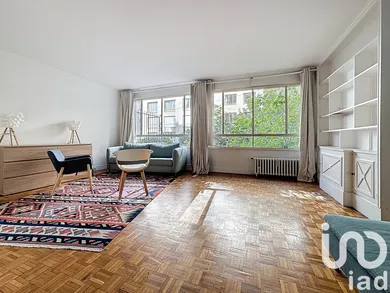 Apartment in Paris (75016)