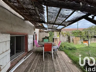 Apartment in Lisle-sur-Tarn (81310)