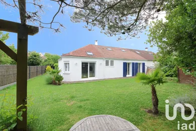 House in Voisins-le-Bretonneux (78960)