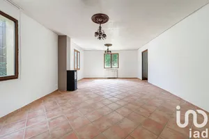 Traditional house at Osny (95520)