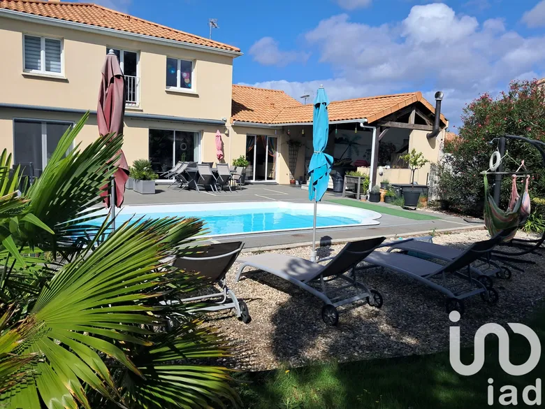 Maison 7 pièces 169 m² · à Saint-Mathurin · 169 m² · 598 000 €