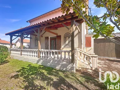 House at Thouars (79100)