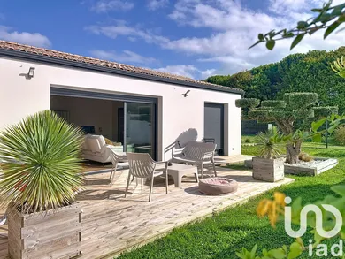 House at Ferrières (17170)