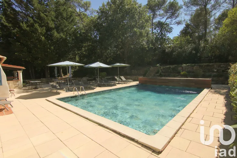 Maison 20 pièces 675 m² · à Le Val · 675 m² · 1 290 000 €