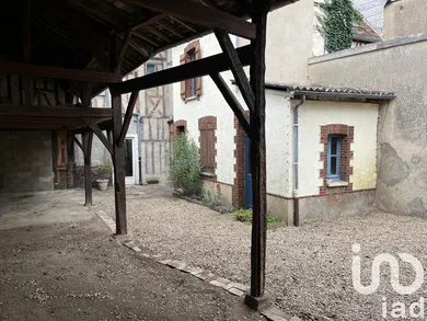 Building at Sens (89100)