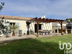 House at Etaules (17750)