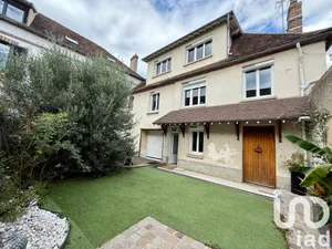 House at Sens (89100)