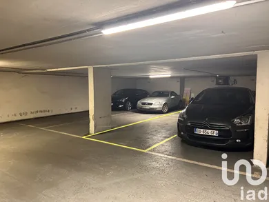Parking in Paris (75003)
