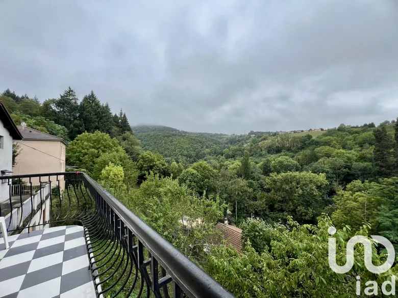 Maison 8 pièces 253 m² · à Le Chambon-Feugerolles · 253 m² · 225 000 €