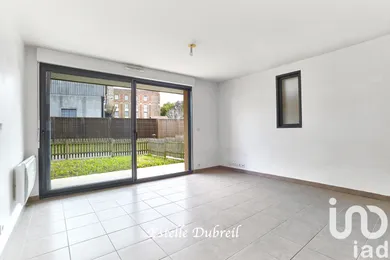 Apartment in Plaisir (78370)