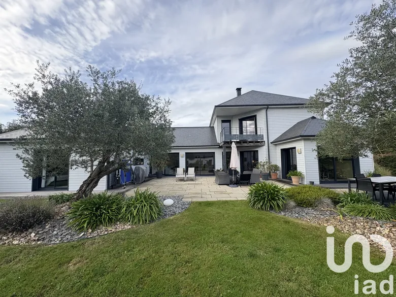 Maison 7 pièces 232 m² · à Saint-Martin-du-Manoir · 232 m² · 784 000 €