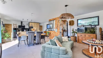 Traditional house at Saint-Césaire-de-Gauzignan (30360)