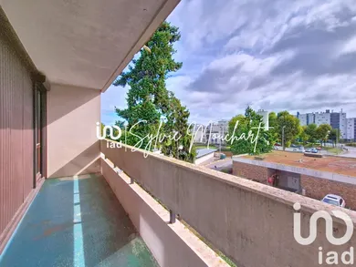 Apartment in Élancourt (78990)