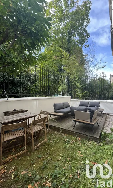 Apartment in Paris (75015)