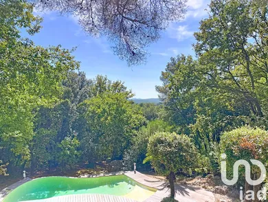 Maison traditionnelle à Roquefort-les-Pins (06330)