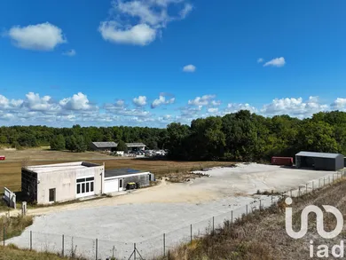 Immeuble à Bouëx (16410)