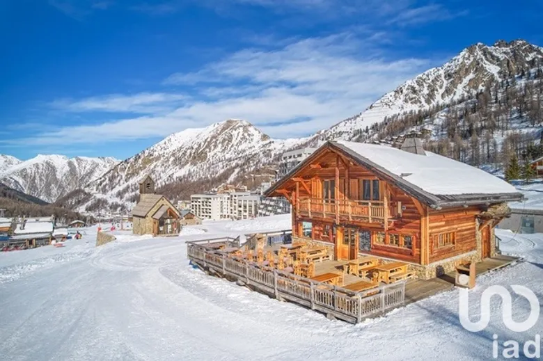 Maison 9 pièces 250 m² · à Isola · 250 m² · 1 895 000 €