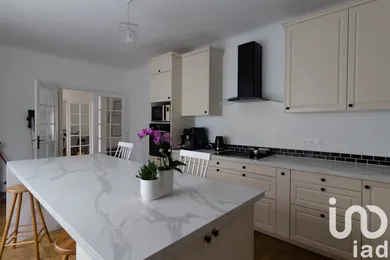 Maison de ville à Châteauneuf-la-Forêt (87130)