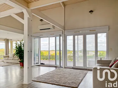 Architectural house at Montussan (33450)