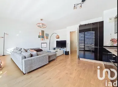 Apartment in Moissy-Cramayel (77550)