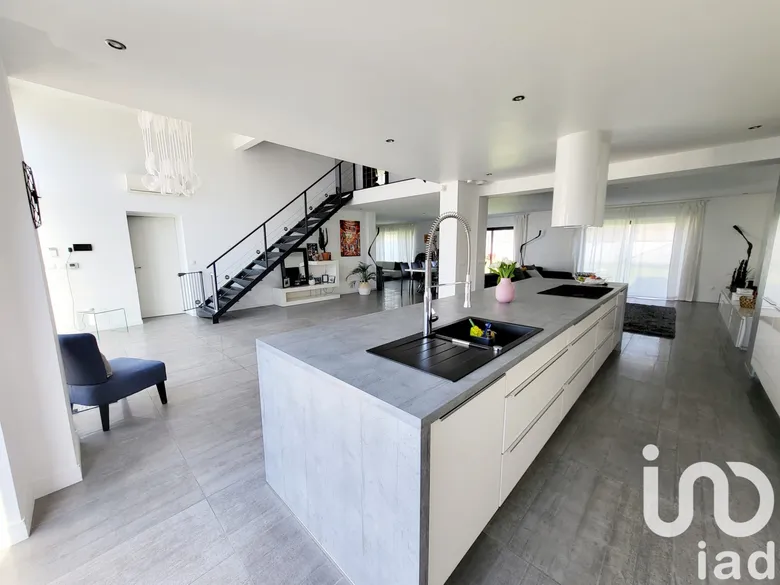 Maison 9 pièces 376 m² · à Mundolsheim · 376,4 m² · 849 000 €