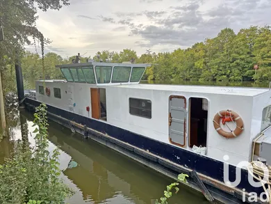 Barge in Conflans-Sainte-Honorine (78700)