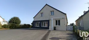Building at Laurenan (22230)