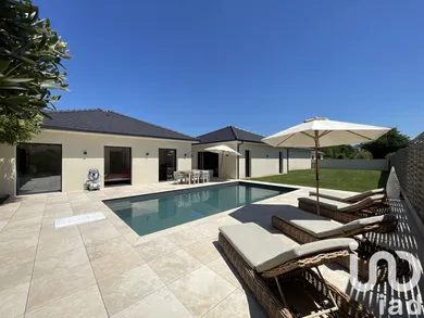 Architectural house at Oursbelille (65490)