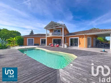 Architectural house at Saint-Jean-Poutge (32190)