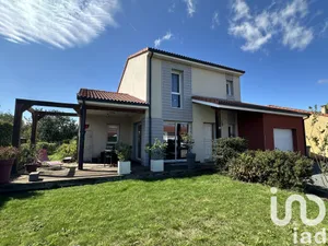 House in Saint-Laure (63350)