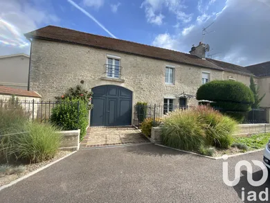 Village house at Neuville-sur-Seine (10250)
