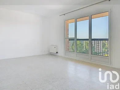 Apartment in Maurepas (78310)