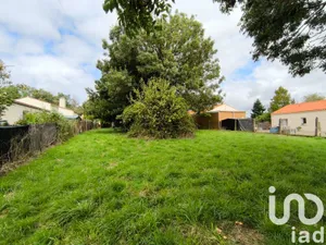 Terrain à bâtir à Moutiers-les-Mauxfaits (85540)