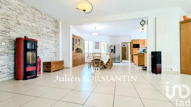 Architectural house in Magny-le-Hongre (77700)