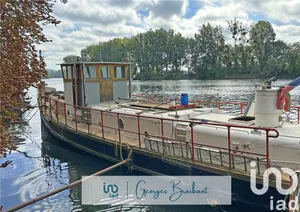 Barge at Conflans-Sainte-Honorine (78700)