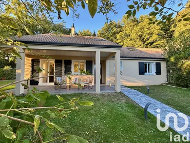 Traditional house at Bonnelles (78830)